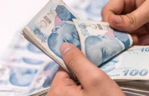 Hükümetin kamu işçisine zam teklifi bayram sonrasına kaldı.