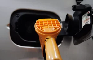 Benzin, sigara ve alkole otomatik zam geliyor: Hepsinin fiyatı yarın değişecek.