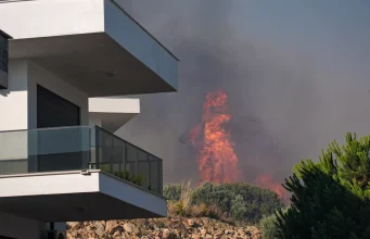 Çeşme’de orman yangını büyüyor: Üç mahalle tahliye edildi, otoyol trafiğe kapatıldı