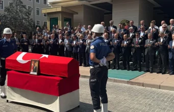 Eski Bitlis Valisi Karaömeroğlu için İçişleri Bakanlığında tören düzenlendi