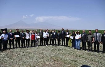 Tarım ve Orman Bakanı İbrahim Yumaklı Iğdır’da çiftçilerle buluştu