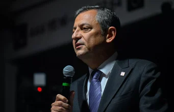 CHP’ye yönelik peş peşe alınan gözaltı kararları sonrası Özgür Özel MYK’yı acil olarak topluyor