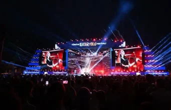 Başdanışmandan Bakan Ersoy’a festival tepkisi: “Vicdanınız sızlamadı mı?”