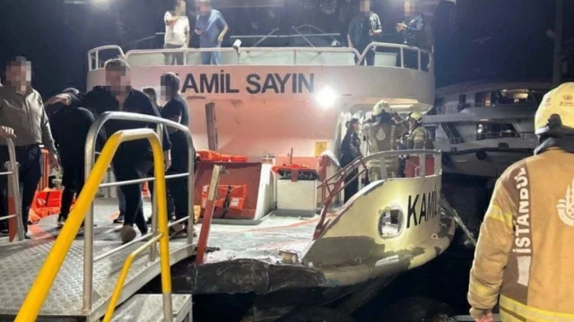 uskudarda-yolcu-teknesi-ile-yuk-gemisi-carpisti-12-yarali
