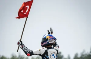 Toprak Razgatlıoğlu tarih yazdı: 3. kez dünya şampiyonu