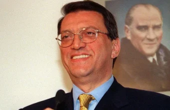 Eski Başbakan Mesut Yılmaz kabri başında anılacak