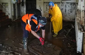 İzmir Foça’da selin yaraları sarılıyor