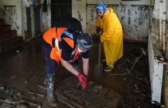 İzmir Foça’da selin yaraları sarılıyor