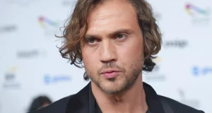 Deha dizisi ödül aldı, Aras Bulut İynemli: Her zaman söylerim, çok büyük bir ekip işi